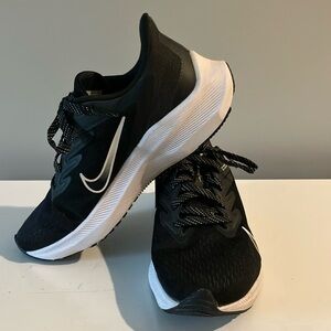 NIKE Zoom WINFLO Women’s size 6.5 US Running Shoes. CJ0302-005